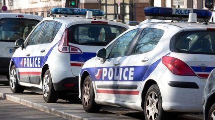 Des véhicules de police dans le 4e arrondissement de Paris, le 25 mars 2019.&nbsp; (GILLES TARGAT / AFP)