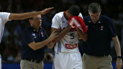 &nbsp; (Nicolas Batum a fait un grand match mais n'a pas sauvé les Bleus de l'élimination © Daniel Ochoa de Olza/AP/SIPA)