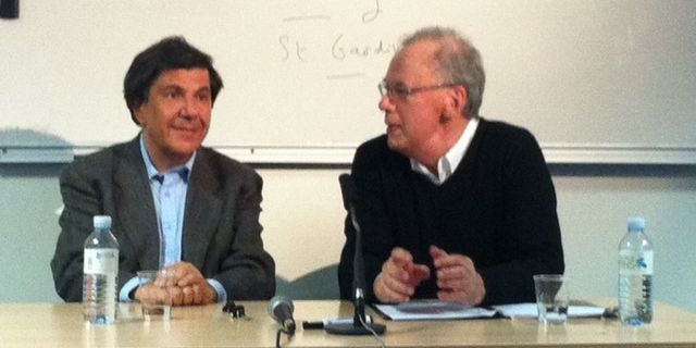 Jacques Sapir et André Grjebine lors d'un débat sur l'avenir de l'euro à Sciences-Po, le 11 mars 2014. (PM)