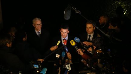 Le ministre de l'Int&eacute;rieur, Manuel Valls, le 21 novembre 2013 &agrave; Paris. (KENZO TRIBOUILLARD / AFP)