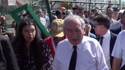 Après une visite du Premier ministre François Bayrou et de cinq ministres, lundi 30 décembre, les attentes des Mahorais restent fortes, 16 jours après le passage du cyclone Chido. Un plan pour rebâtir Mayotte doit être annoncé. (France 2)