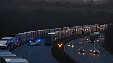 Royaume-Uni : des milliers de routiers bloqués à Douvres