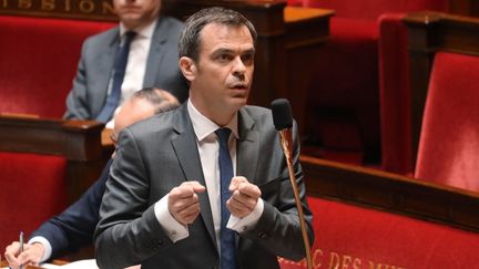 Le ministre de la Santé Olivier Véran à l'Assemblée le 19 mars 2020. (LUDOVIC MARIN / AFP)