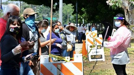 Un point de test au coronavirus, à Los Angeles (Californie), le 17 juillet 2020. (FREDERIC J. BROWN / AFP)