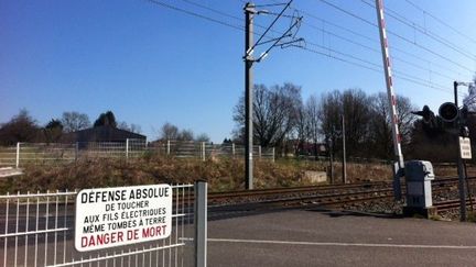 Le drame s'est produit, dimanche 16 mars, &agrave; hauteur du passage &agrave; niveau de Petit-Croix dans le Territoire-de-Belfort.&nbsp; (MAXIME MEUNEVEAUX / FRANCE 3 FRANCHE-COMTÉ)