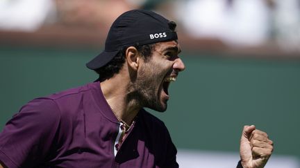 Matteo Berrettini rejoint les huitièmes de finale du tournoi d'Indian Wells après avoir battu&nbsp;Lloyd Harris, mardi 15 mars 2022.&nbsp; (MARCIO JOSE SANCHEZ / AP)