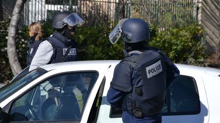 Une op&eacute;ration de police &agrave; la cit&eacute; de la Castellane, &agrave; Marseille (Bouches-du-Rh&ocirc;ne), le 9 f&eacute;vrier 2015. (CITIZENSIDE / GERARD BOTTINO / AFP)