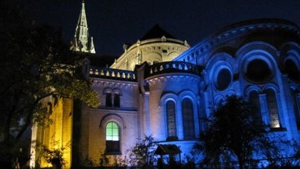 Notre Dame de la Croix de Ménilmontant, à Paris, participe à la 4e "Nuit des églises".
 (Curis)