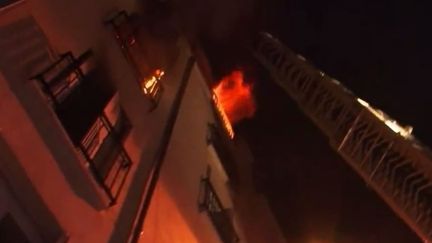 Un incendie a fait huit morts dans le 18e arrondissement de Paris, le 2 septembre 2015. (FRANCE 2)