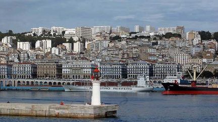 &nbsp; (L'épicentre du séisme se situe à une quinzaine de km au large du port d'Alger © Maxppp)