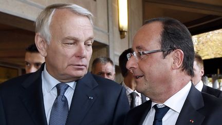 Le pr&eacute;sident Fran&ccedil;ois Hollande et le Premier ministre Jean-Marc Ayrault &agrave; Paris le 20 septembre 2013.&nbsp; (CHARLES PLATIAU / AFP)