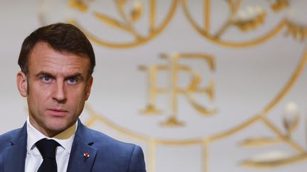 Emmanuel Macron à l'Elysée, le 7 décembre 2023. (LUDOVIC MARIN / POOL / AFP)