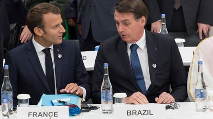 Emmanuel Macron à côté de Jair Bolsonaro lors du sommet du G20 à Osaka au Japon, le 28 juin 2019. (JACQUES WITT / POOL)