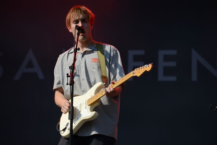 Le jeune anglais Sam Fender se produit sur la Scène Cascade, à Rock en Seine, le dimanche 25 août 2019.&nbsp; (Jules Boudier)