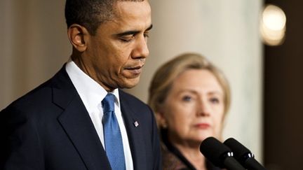 Barack Obama s'exprime sur la crise libyenne, aux côtés de Hillary Clinton, le 23 février 2011 à la Maison Blanche (AFP / Jim Watson)