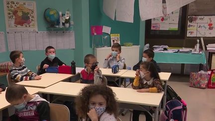 Covid-19 : le masque fait son retour à l'école, mais pas seulement (FRANCE 2)