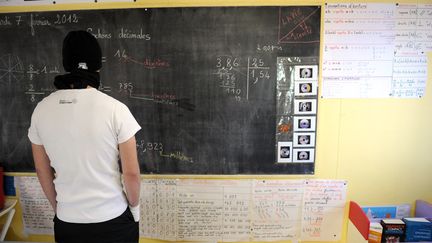 Une salle de classe d'un centre éducatif fermé en périphérie de Valence (Drôme), en 2012. (PHILIPPE DESMAZES / AFP)