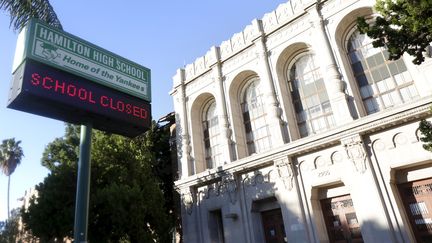  (Une école fermée à Los Angeles le 15 décembre 2015 ©Reuters/Jonathan Alcorn)