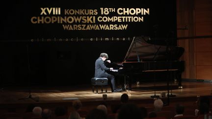 Concours Chopin de Varsovie : ici le pianiste chinois Hao Rao pendant&nbsp;les phases éliminatoires en juillet.&nbsp; (WOJCIECH OLKUSNIK / PAP)