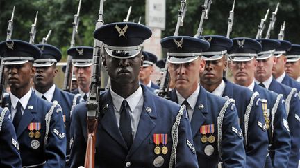 Des membres de l'US Air Force paradent pour la f&ecirc;te de l'Ind&eacute;pendance, le 4 juillet 2011, &agrave; Washington DC. (THE WASHINGTON POST / GETTY IMAGES)