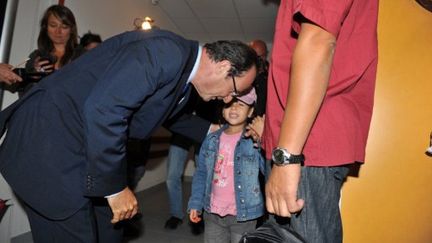 François Hollande discutant avec un élève lors d'une visite dans une école le 5 septembre à Tours (AFP - ALAIN JOCARD)