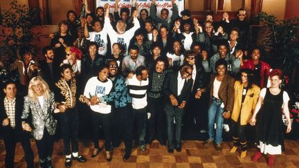 L'impressionnante pléiade de stars de la pop réunies pour l'enregistrement de l'hymne caritatif "We Are the World", à Los Angeles (États-Unis), le 28 janvier 1985. (COURTESY OF NETFLIX 2024 / THE GREATEST NIGHT IN POP)