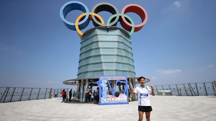 La Tour olympique de Pékin, en Chine, le 8 août 2024. (STRINGER / CNSPHOTO / AFP)