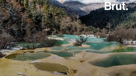 Inscrit au patrimoine mondial de l'Unesco, ce paysage hors du commun regorge de piscines naturelles aux couleurs impressionnantes.