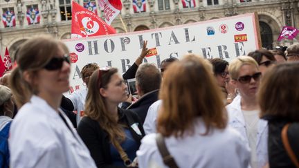 &nbsp; (Manifestation du personnel des hôpitaux à Paris le 21 mai 2015 © Maxppp)