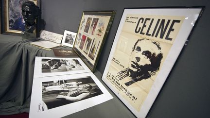 Des documents sur l'écrivain Louis-Ferdinand Céline sont exposés par la maison d'édition Drouot, le 17 juin 2011, à Paris. (LIONEL BONAVENTURE / AFP)