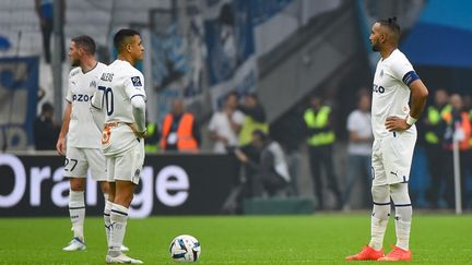 Les Marseillais Alexis Sanchez et Dimitri Payet (de gauche à droite) lors de la&nbsp;10e journée de Ligue 1 contre Ajaccio, au stade Vélodrome, le 8 octobre 2022. (SYLVAIN THOMAS / AFP)