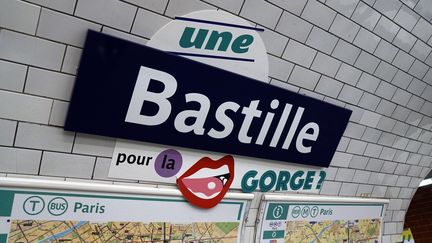 La victime avait été retrouvée grièvement brûlée à la station de métro Bastille, à Paris, le 15 février 2019. (THOMAS SAMSON / AFP)