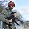 Un éleveur dans la ZAD de Notre-Dame-des-Landes (Loire-Atlantique), le 19 janvier 2018. (LOIC VENANCE / AFP)