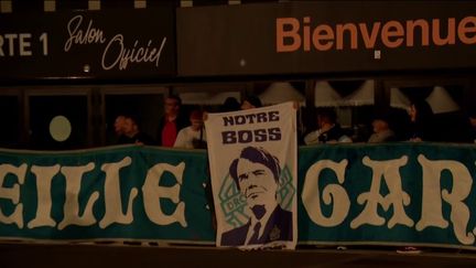 Mort de Bernard Tapie : un hommage rendu devant le stade Vélodrome de Marseille