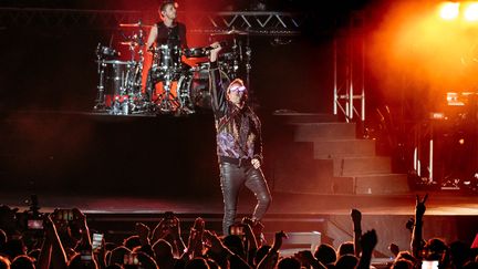 Le batteur Dominic Howard et Matt Bellamy du groupe de rock britannique Muse se produisent en concert lors de l'IndyCar Classic au Circuit of the Americas, le 23 mars 2019 à Austin, au Texas. (SUZANNE CORDEIRO / AFP)