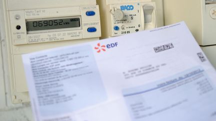 Les clients concern&eacute;s ont re&ccedil;u des lettres de relance les mena&ccedil;ant de r&eacute;duire ou de suspendre leur fourniture d'&eacute;lectricit&eacute;. (PHILIPPE HUGUEN / AFP)