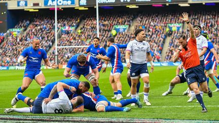 L'essai du Français, Paul Willemse, contre l'Ecosse, le 26 février 2022. (MALCOLM MACKENZIE / PROSPORTSIMAGES)