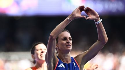 Alice Finot, après son 3 000 m steeple aux Jeux olympiques de Paris, au Stade de France, le 4 août 2024. (JEWEL SAMAD / AFP)