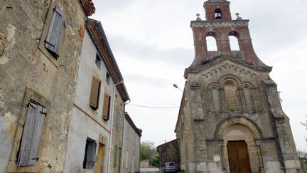 Eglise du petit village de B&eacute;lesta-en-Lauragais, &agrave; 45 km de Toulouse, le 28 avril 2004. (LIONEL BONAVENTURE / AFP)