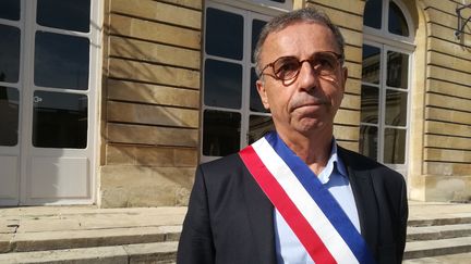 Pierre Hurmic, devant l'hôtel de ville de Bordeaux. (PAUL SERTILLANGES / FRANCE-BLEU GIRONDE)