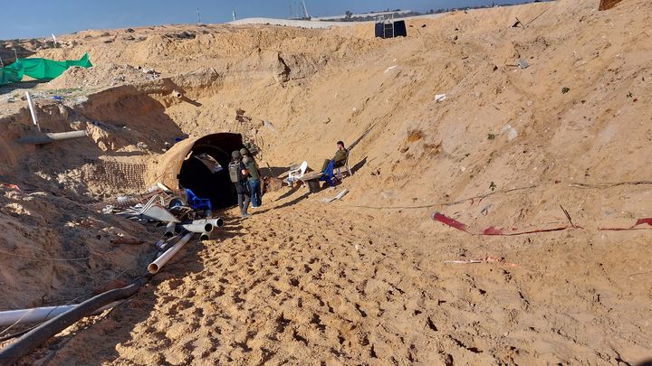 L'entrée de l'un des tunnels creusés par le Hamas le 7 janvier 2024. (THIBAUT LEFEVRE / FRANCEINFO)