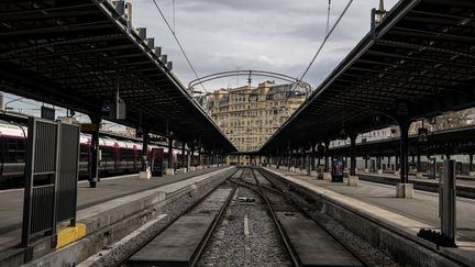 Les quais vides de la gare de l'Est en raison de la grève à la SNCF, le 3 avril 2018, à Paris (CHRISTOPHE ARCHAMBAULT / AFP)