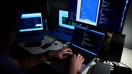 La Cour des comptes s'inquiète, dans un rapport publié le 3 janvier 2025, du financement du programme de renforcement de la cybersécurité dans les hôpitaux. (ANNETTE RIEDL / DPA / AFP)