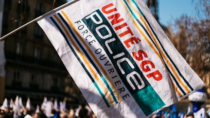 Un drapeau Unité SGP Police-FO. (XOSE BOUZAS / HANS LUCAS / VIA AFP)