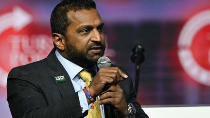 Kash Patel s'exprime lors d'un meeting de soutien à Donald Trump, le 24 octobre 2024, à Las Vegas (Nevada). (PATRICK T. FALLON / AFP)