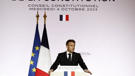 Le président de la République, Emmanuel Macron, à l'occasion du 65e anniversaire de la Ve République, le 4 octobre 2023. (YOAN VALAT / AFP)