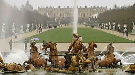 Les Grandes Eaux du châteaux de Versailles se produisent d'avril à Octobre 
 (France 3 / Culturebox)