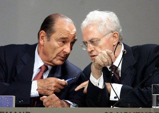 Jacques Chirac (g) et Lionel Jospin (d), à Nantes, le 23 novembre 2001. (AFP - Franck Perry)