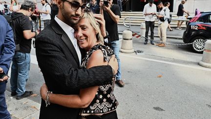 Paola Vicini et Michele Altadonna, deux proches de victimes, lors de l'ouverture du procès de l'effondrement du pont de Gênes (Italie), le 7 juillet 2022. (LUCA ZENNARO / ANSA)