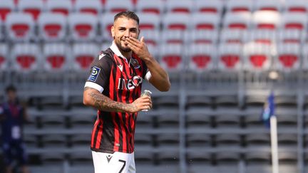 Andy Delort célèbre son premier but sous les couleurs niçoises. (VALERY HACHE / AFP)